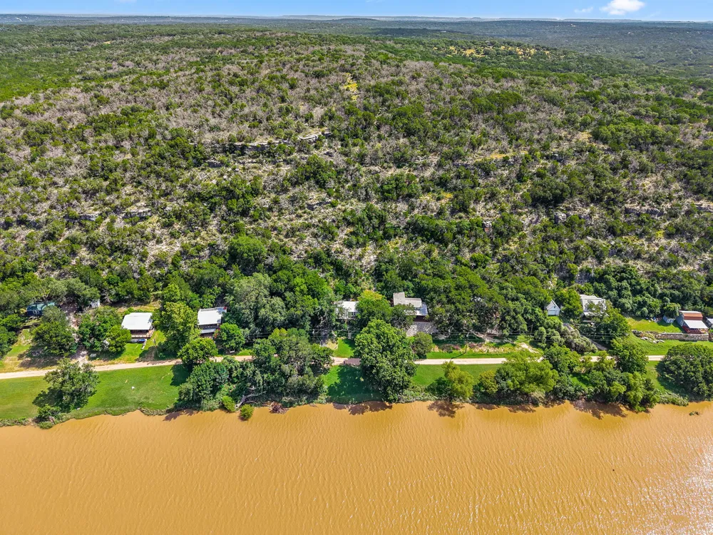 770 River Road Lampasas, TX 76550