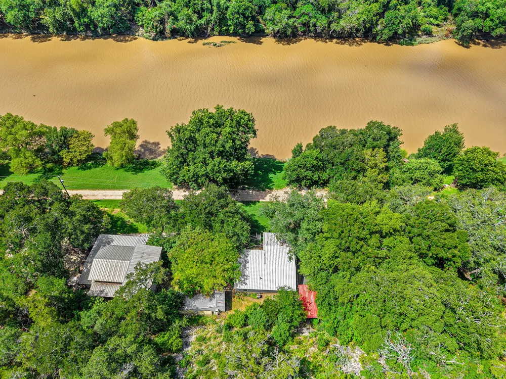 770 River Road Lampasas, TX 76550