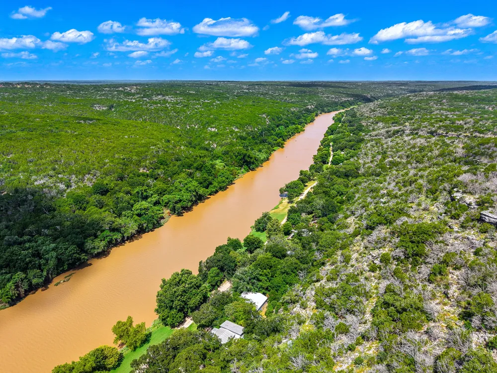 770 River Road Lampasas, TX 76550
