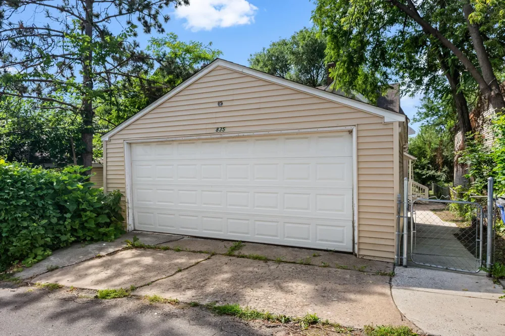 835 3rd Street E Saint Paul, MN 55106