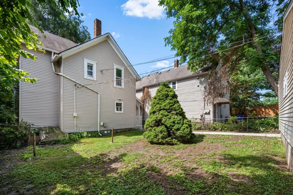 835 3rd Street E Saint Paul, MN 55106