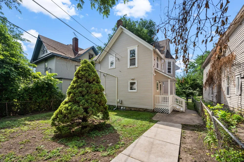 835 3rd Street E Saint Paul, MN 55106