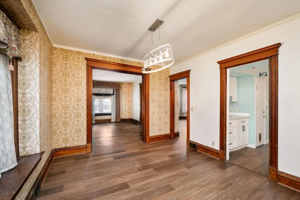 835 3rd Street E Saint Paul, MN 55106