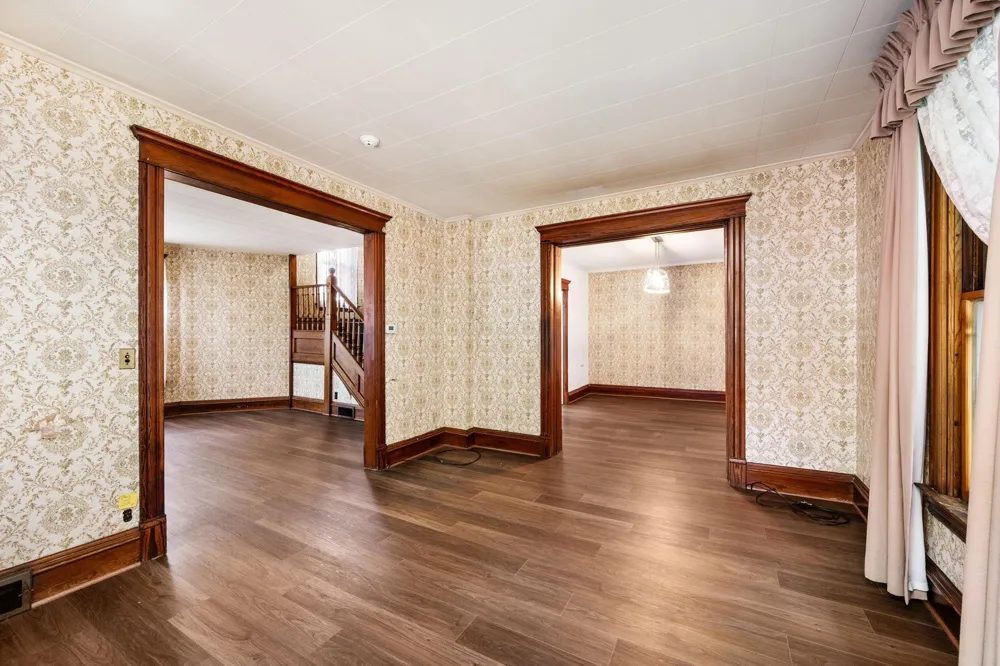835 3rd Street E Saint Paul, MN 55106