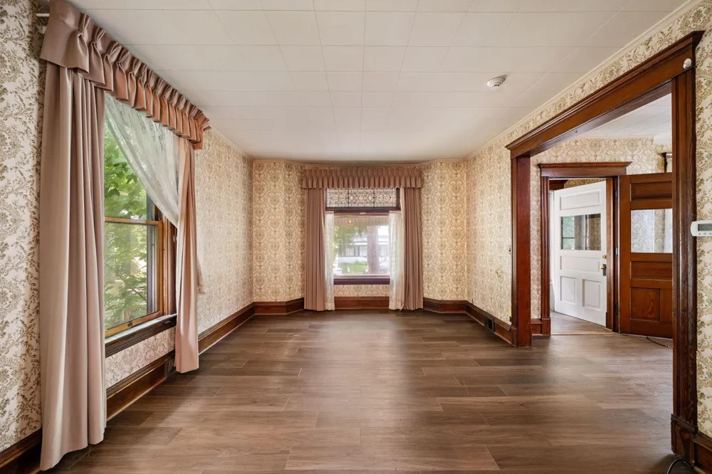 835 3rd Street E Saint Paul, MN 55106