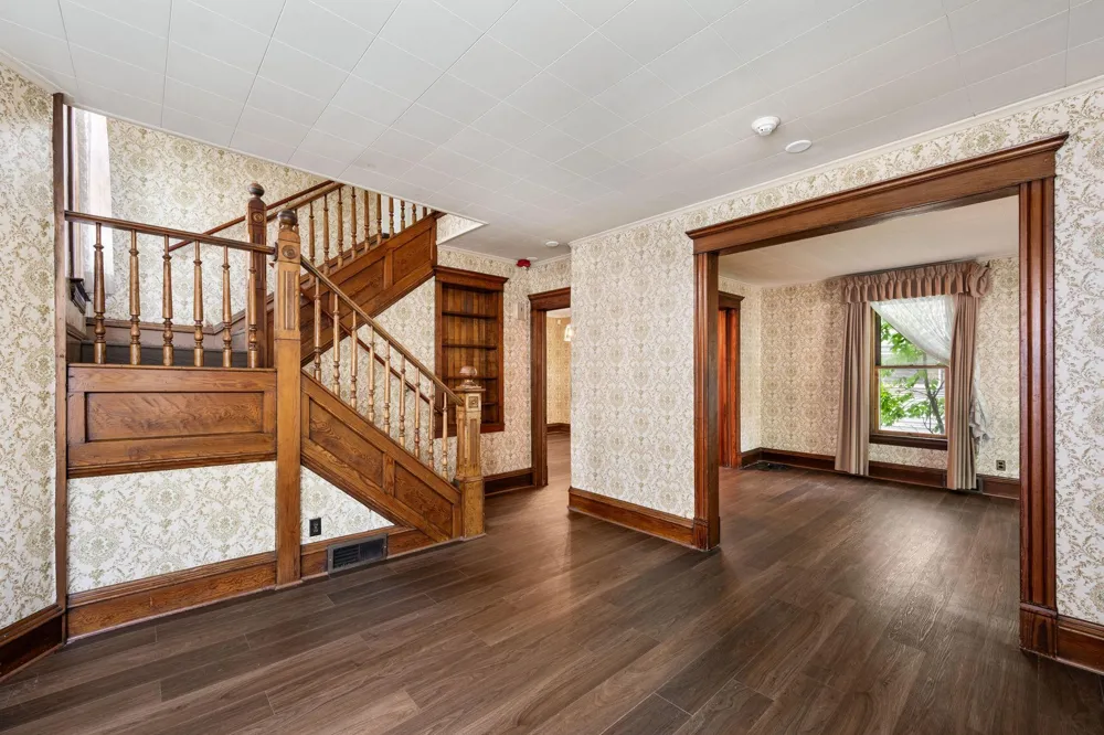 835 3rd Street E Saint Paul, MN 55106