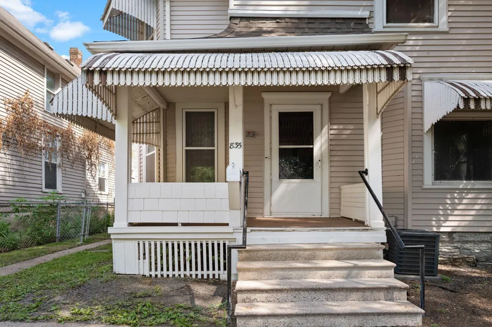 835 3rd Street E Saint Paul, MN 55106