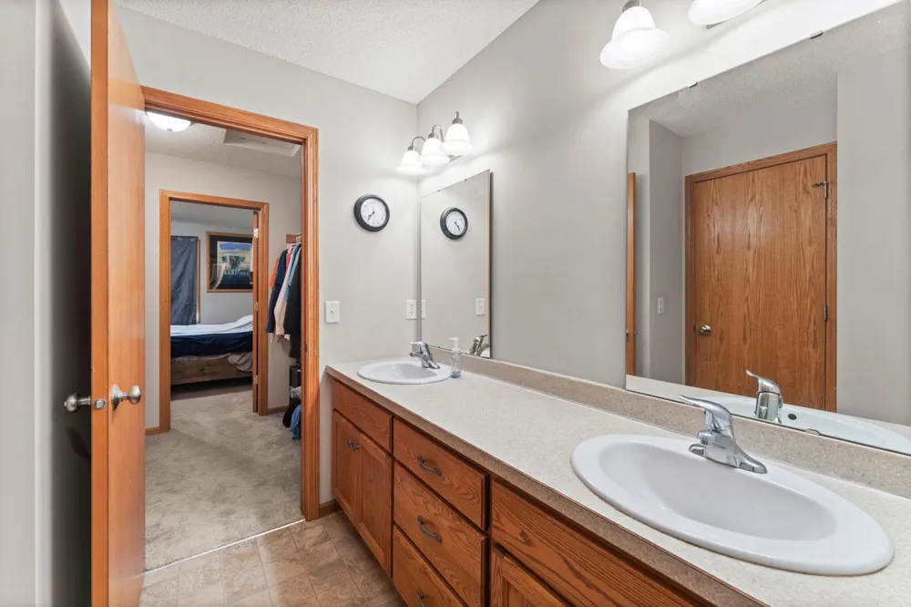 345 Roosevelt Street S #H Cambridge, MN 55008