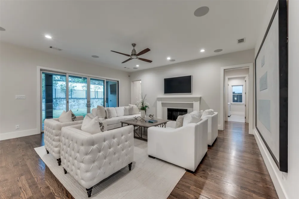 6655 Avian Drive Dallas, TX 75230
