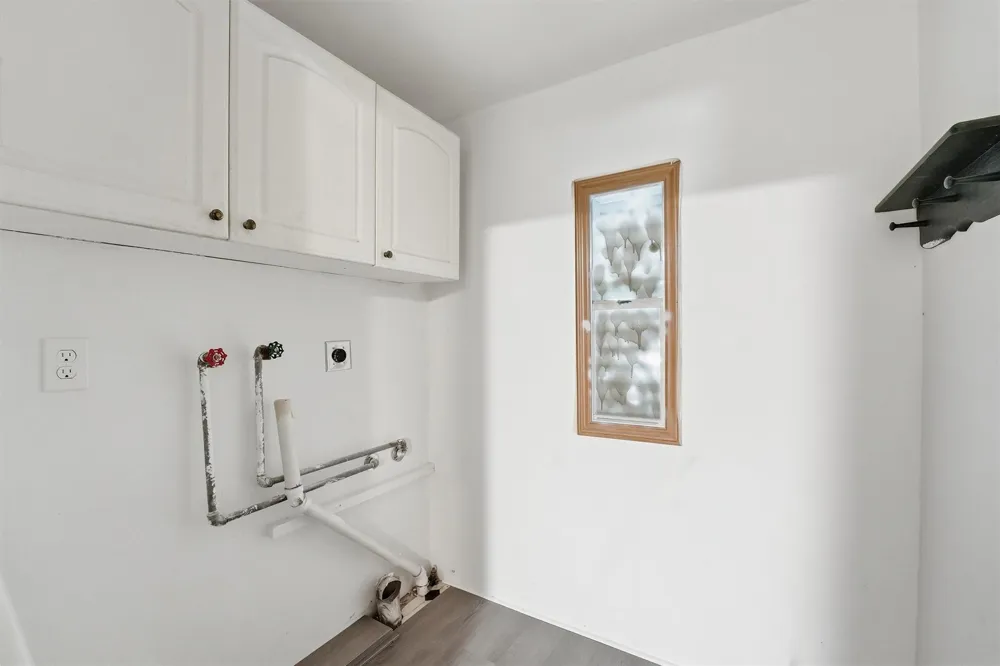 202 S Magnolia Street Highlands, TX 77562