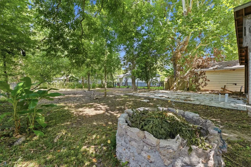 202 S Magnolia Street Highlands, TX 77562