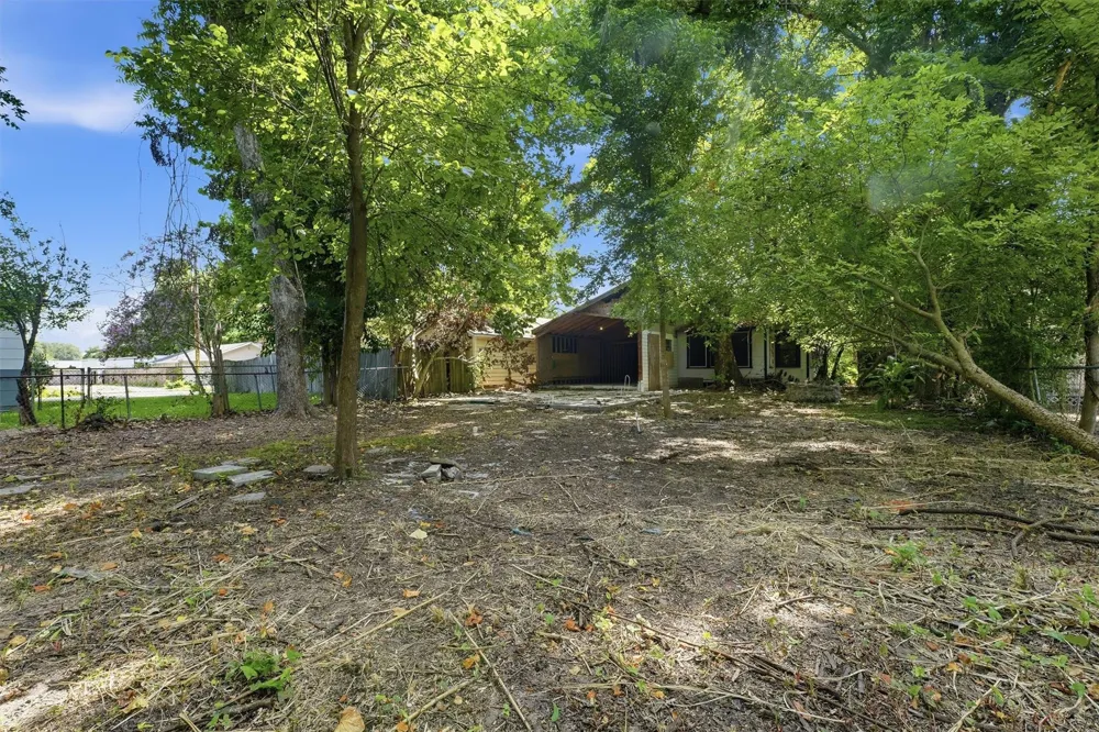 202 S Magnolia Street Highlands, TX 77562