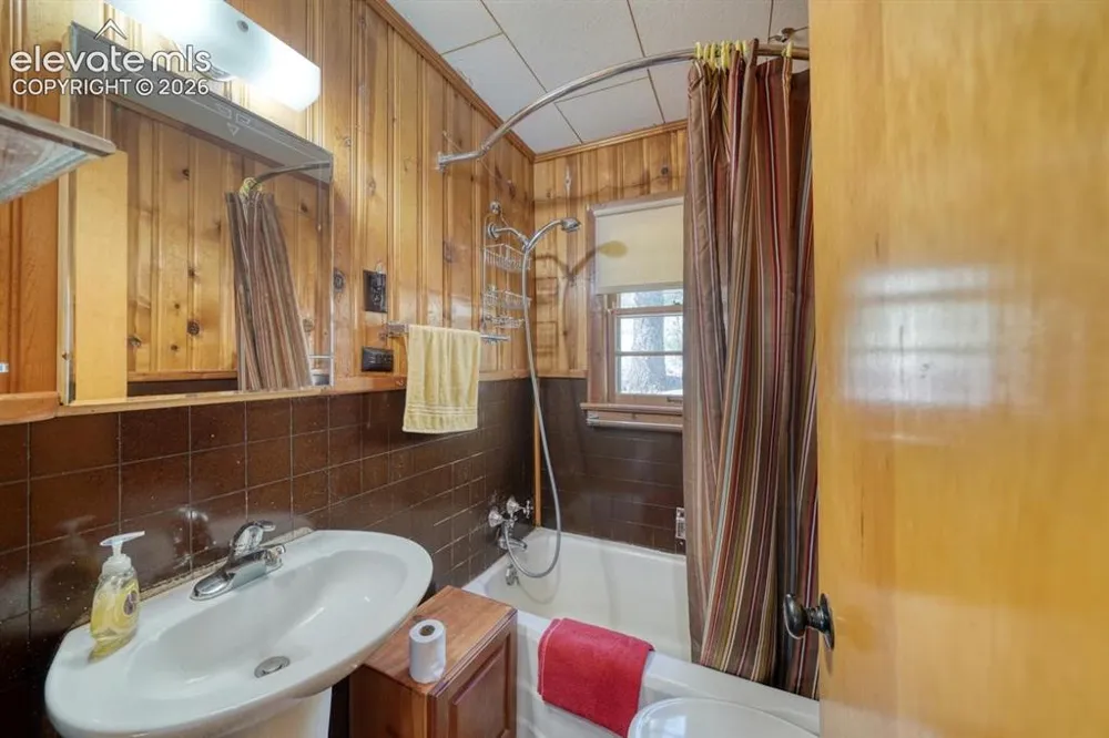 6630 Spruce Avenue Green Mountain Falls, CO 80819