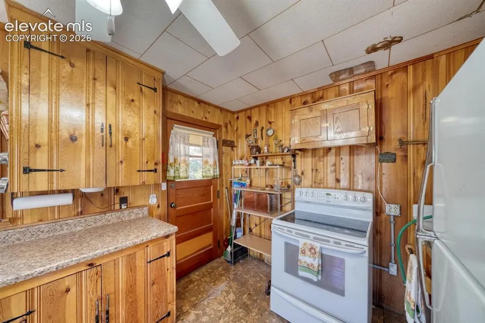6630 Spruce Avenue Green Mountain Falls, CO 80819