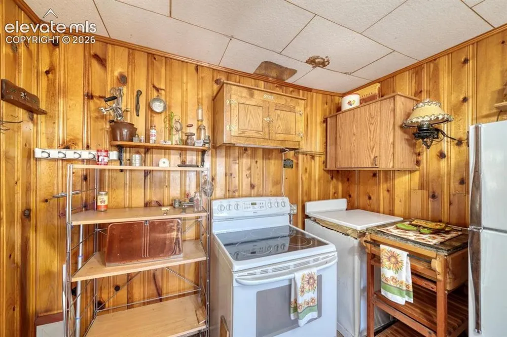 6630 Spruce Avenue Green Mountain Falls, CO 80819