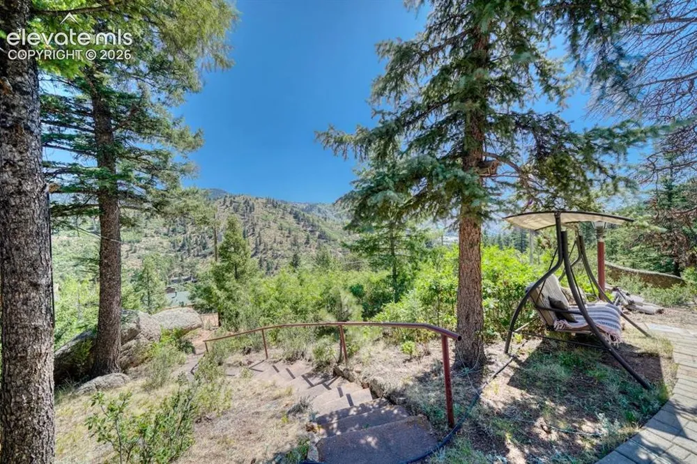 6630 Spruce Avenue Green Mountain Falls, CO 80819