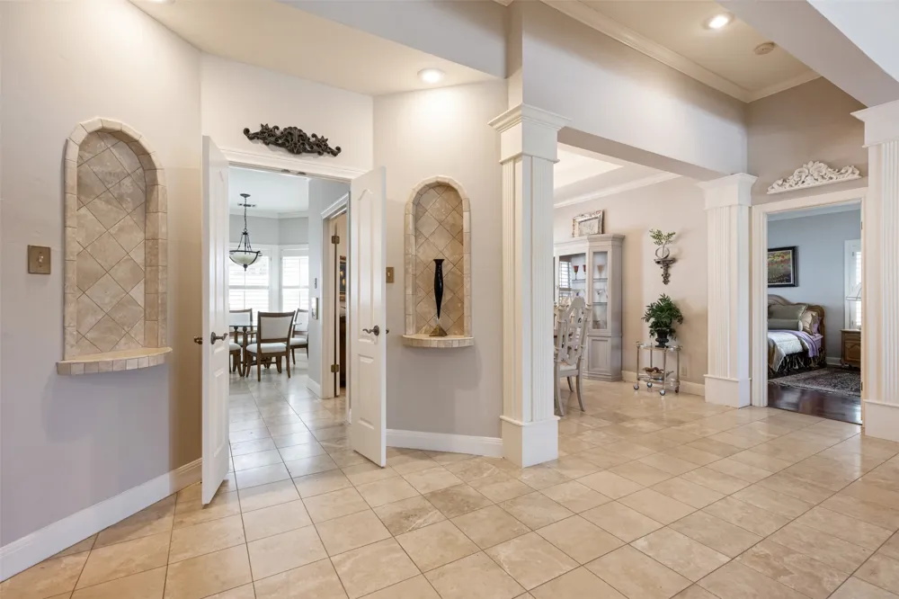 110 Squires Drive Lakeway, TX 78734