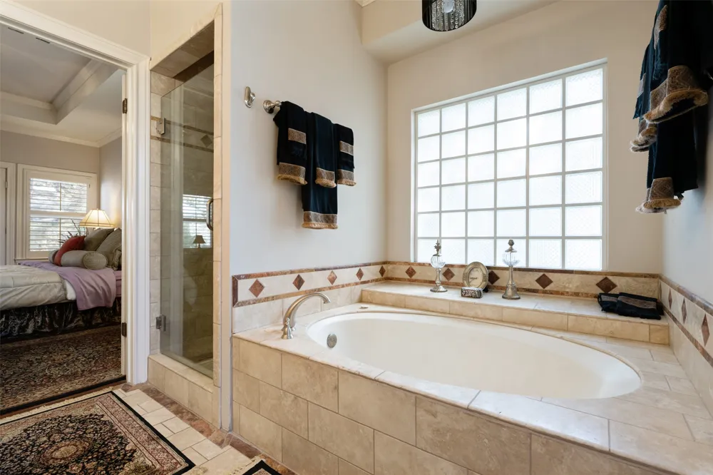 110 Squires Drive Lakeway, TX 78734