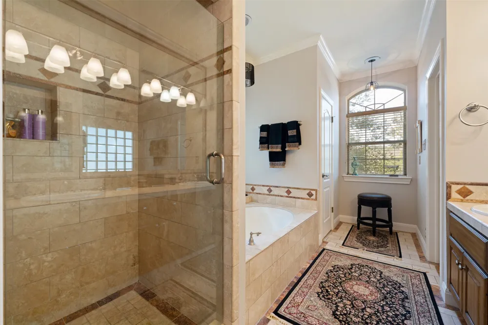 110 Squires Drive Lakeway, TX 78734