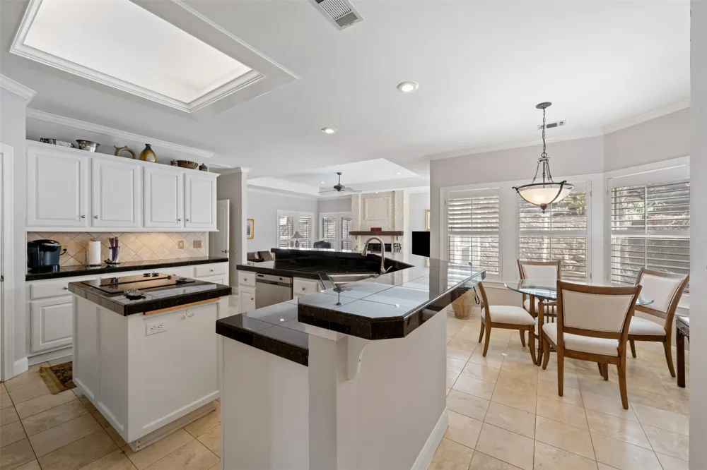 110 Squires Drive Lakeway, TX 78734