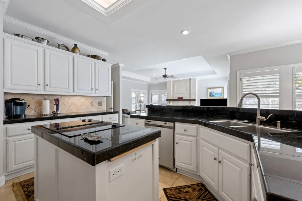 110 Squires Drive Lakeway, TX 78734