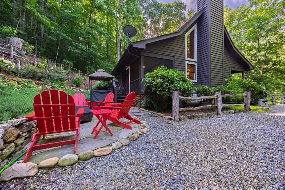 195 Hanging Rock Road Glenville, NC 28736