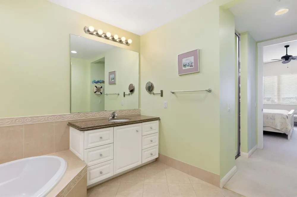 33 Harbour Isle Drive W #201 Fort Pierce, FL 34949