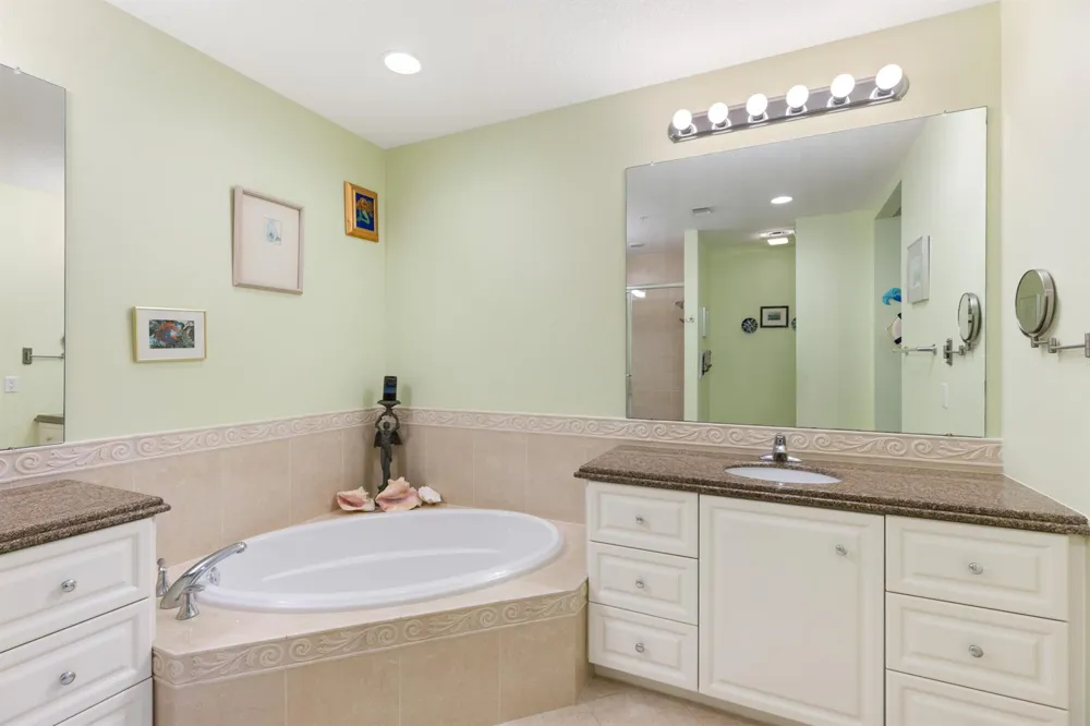 33 Harbour Isle Drive W #201 Fort Pierce, FL 34949