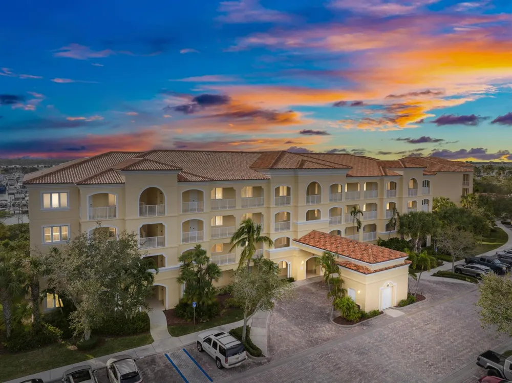 33 Harbour Isle Drive W #201 Fort Pierce, FL 34949