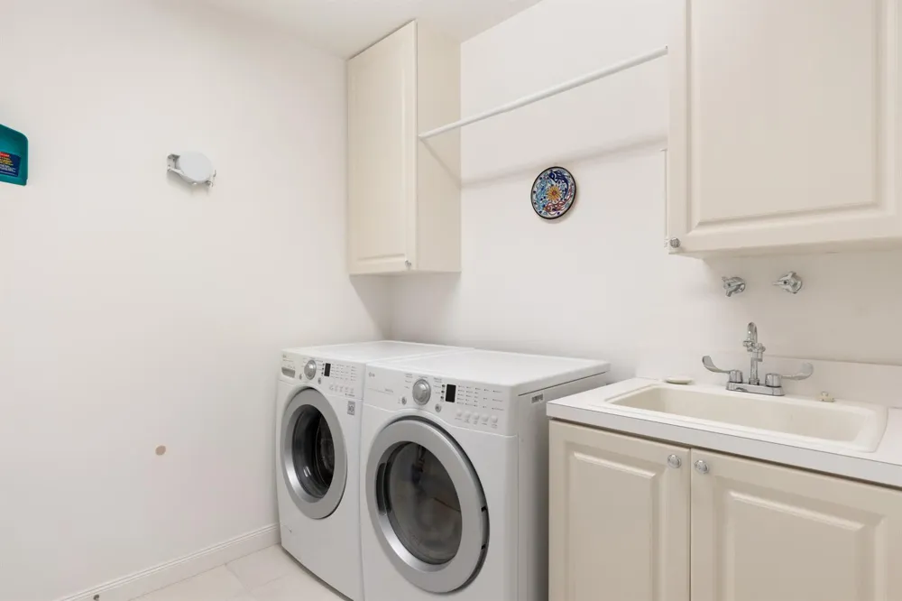 33 Harbour Isle Drive W #201 Fort Pierce, FL 34949