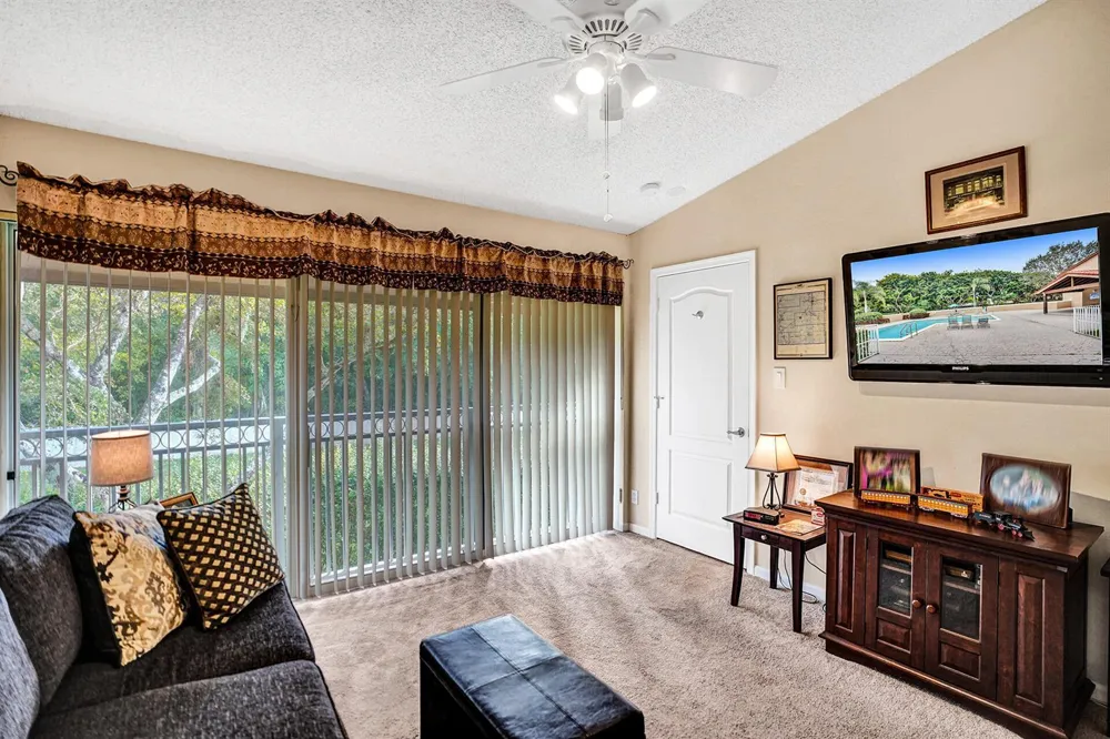 4941 Riverside Drive Coral Springs, FL 33067