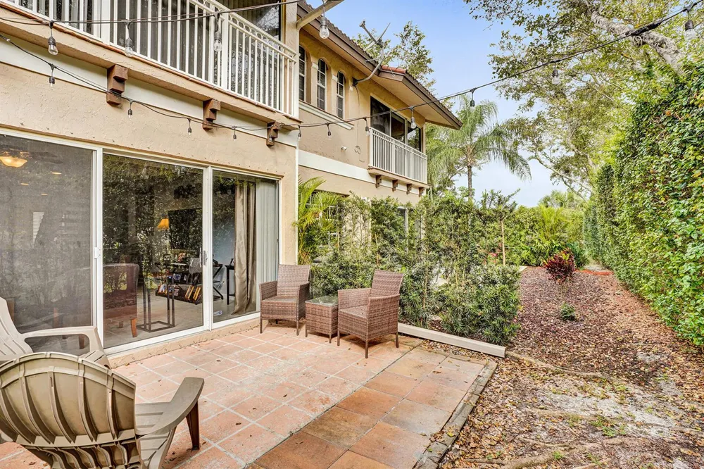 4941 Riverside Drive Coral Springs, FL 33067
