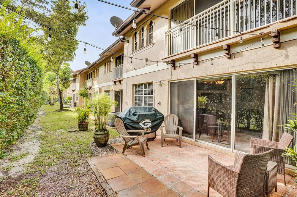 4941 Riverside Drive Coral Springs, FL 33067