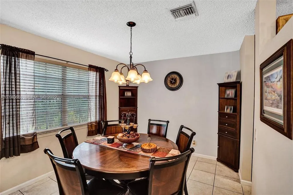 4941 Riverside Drive Coral Springs, FL 33067