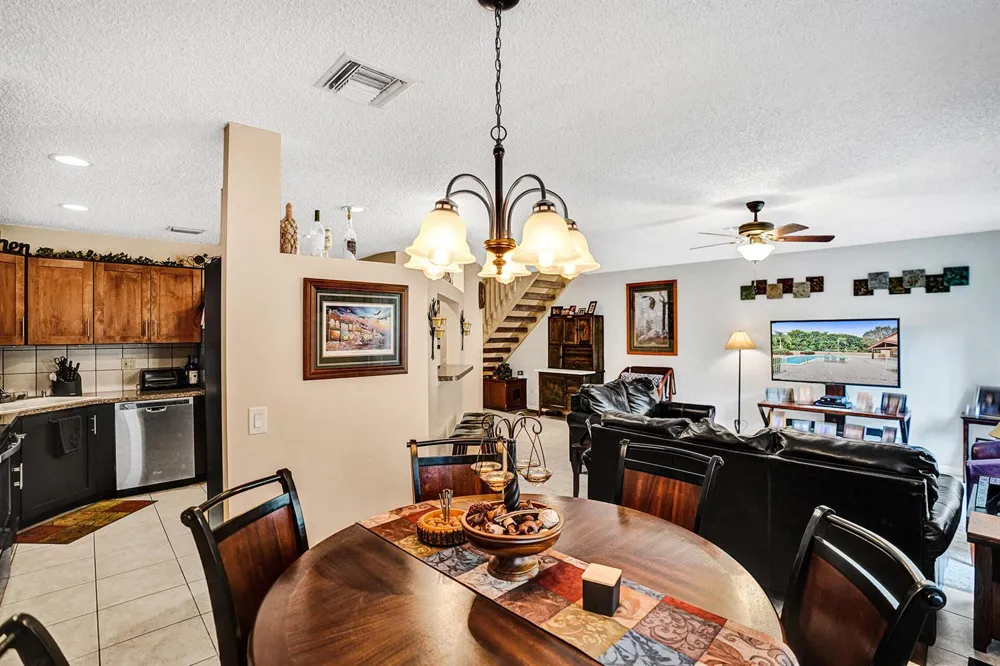 4941 Riverside Drive Coral Springs, FL 33067