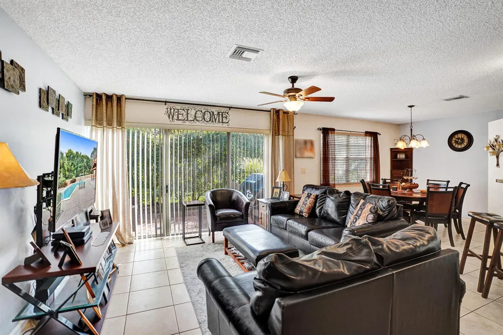 4941 Riverside Drive Coral Springs, FL 33067