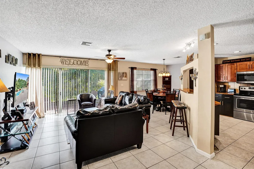 4941 Riverside Drive Coral Springs, FL 33067