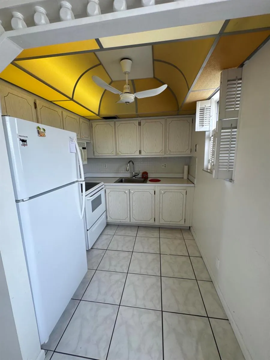 700 VILLAGE GREEN COURT #221 Palm Springs, FL 33461