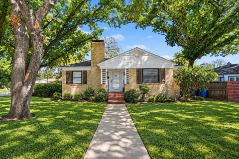 910 Reverchon Drive