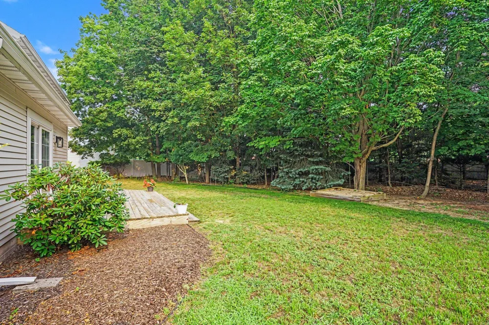 760 Brookridge Drive Norton Shores, MI 49441