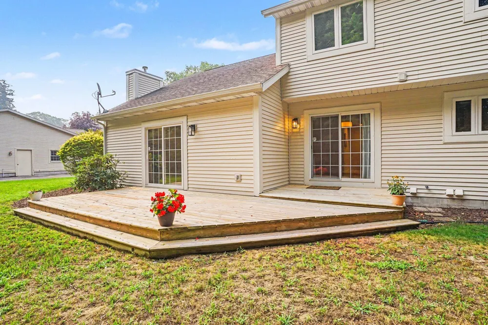 760 Brookridge Drive Norton Shores, MI 49441