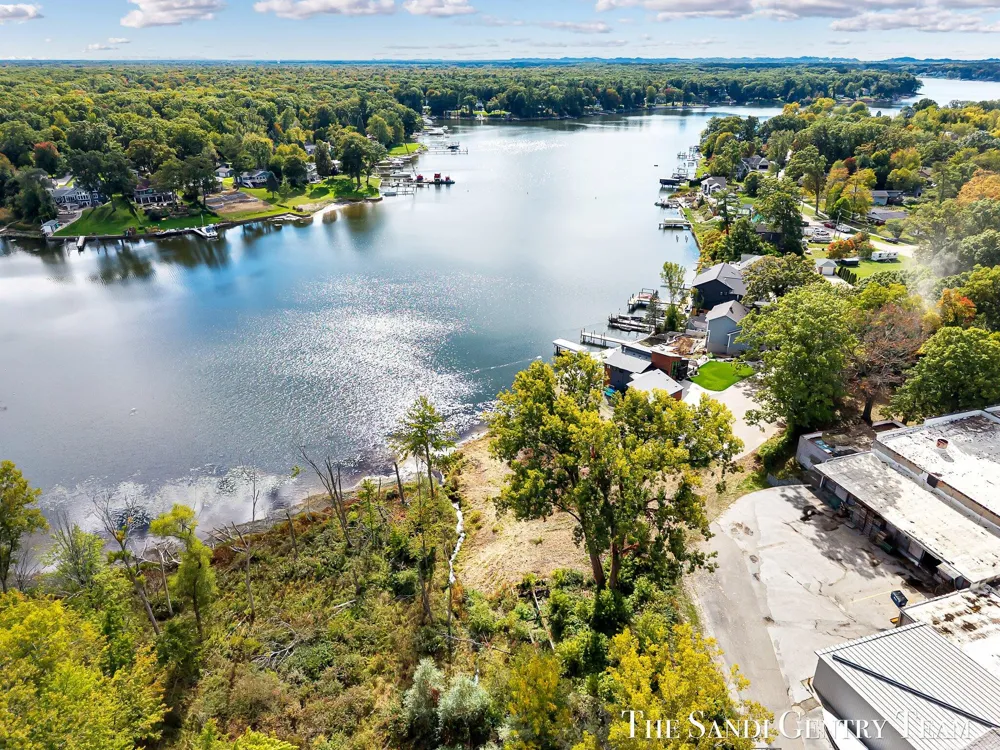 148 Lake Street Fruitport, MI 49415