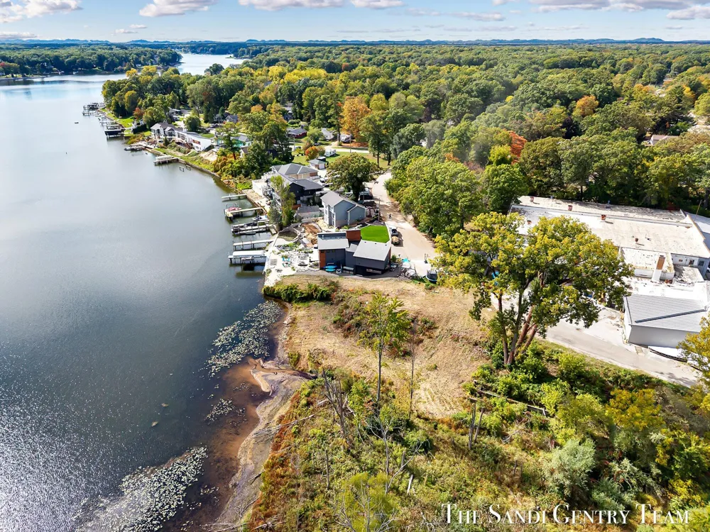 148 Lake Street Fruitport, MI 49415