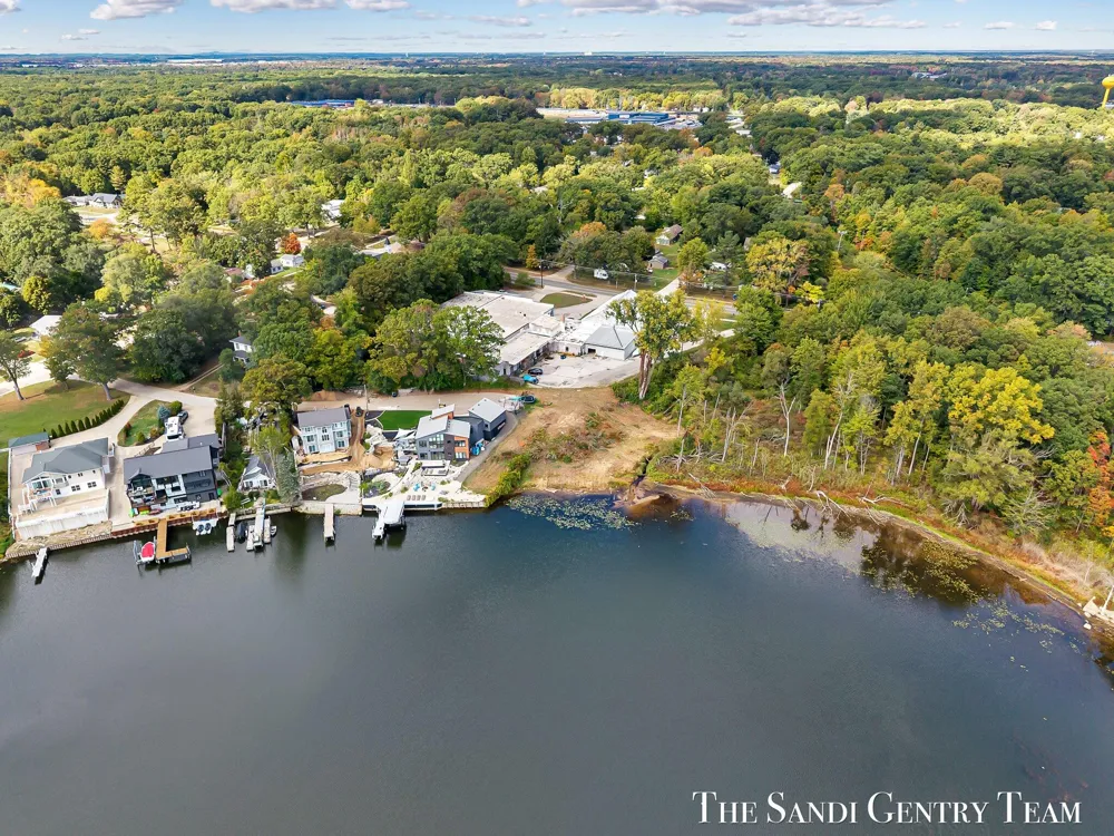 148 Lake Street Fruitport, MI 49415