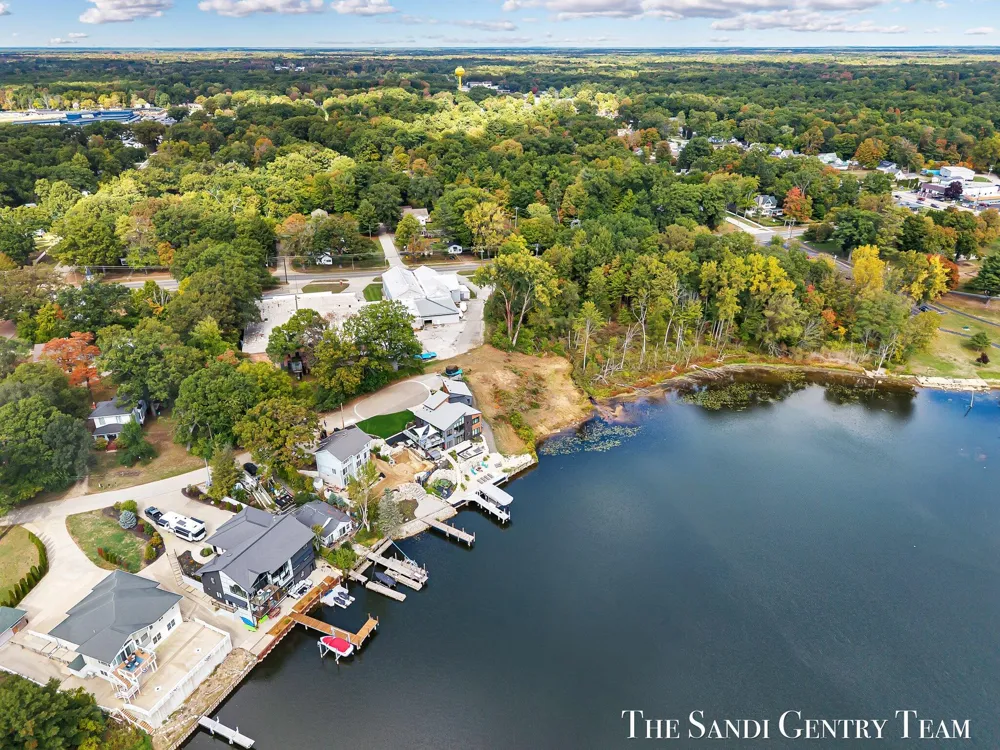 148 Lake Street Fruitport, MI 49415
