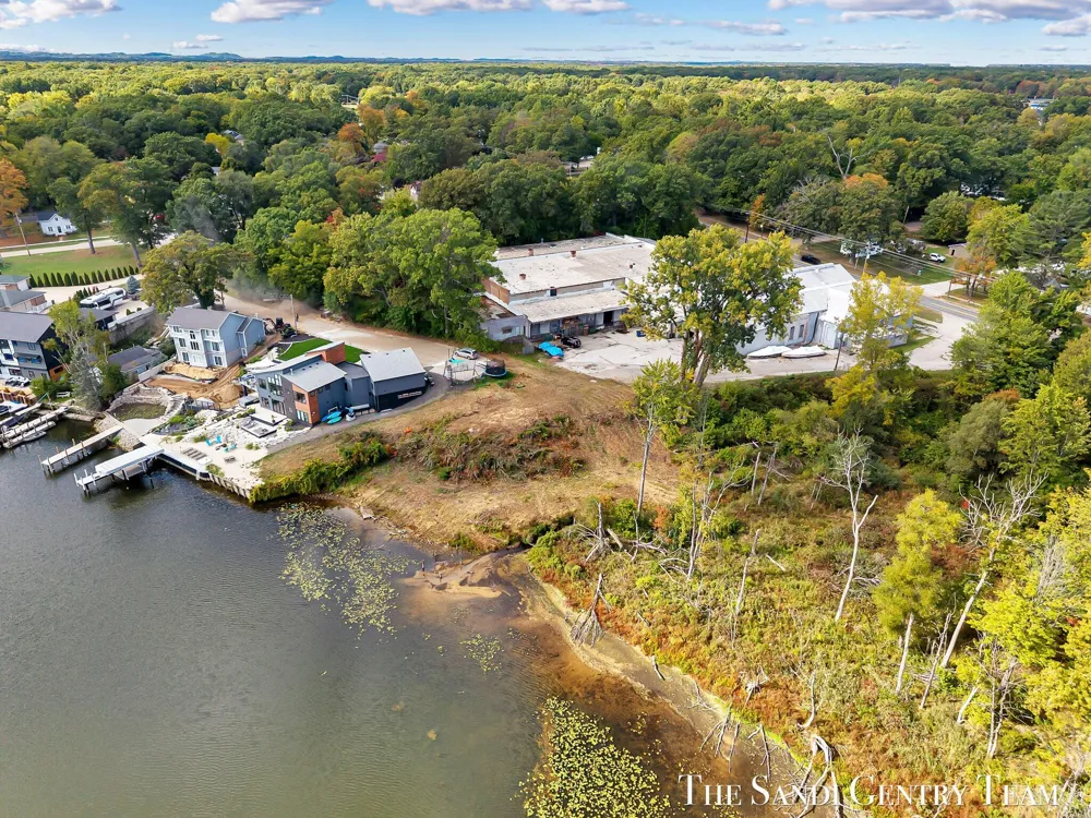 148 Lake Street Fruitport, MI 49415