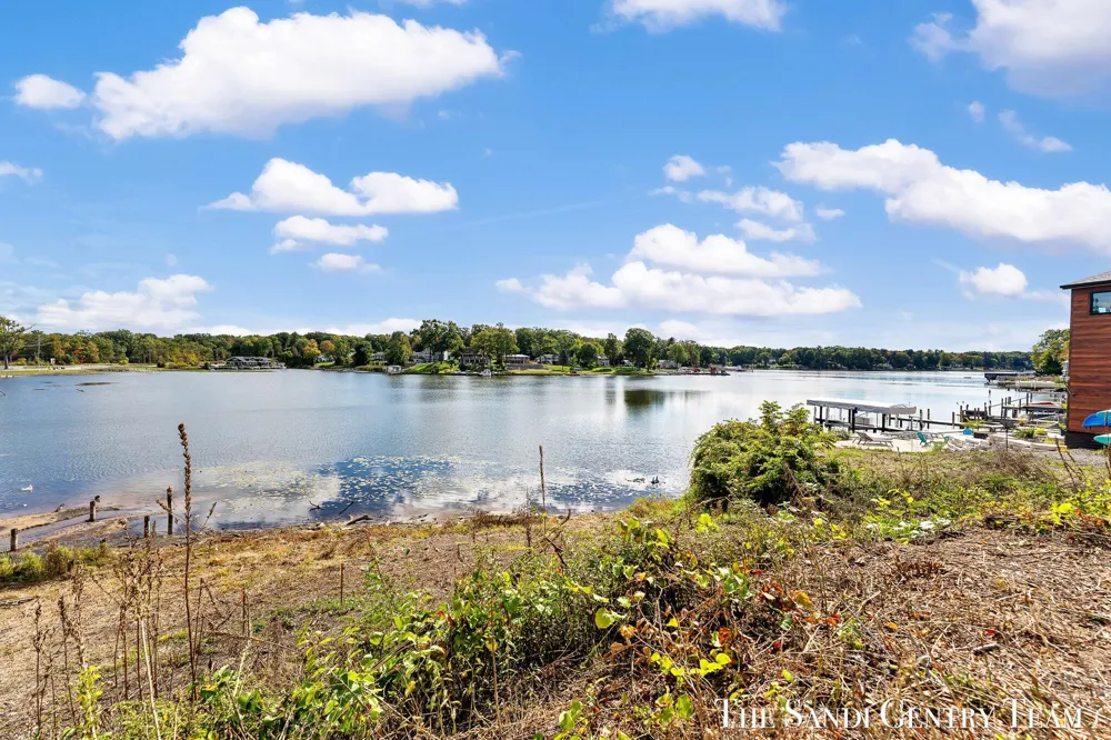 148 Lake Street Fruitport, MI 49415