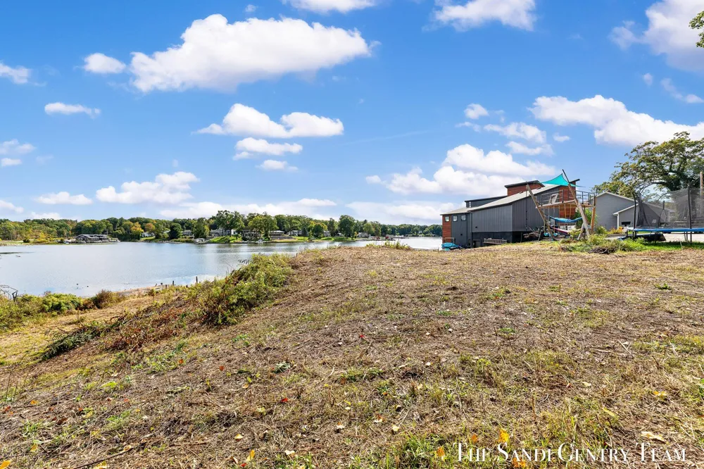 148 Lake Street Fruitport, MI 49415