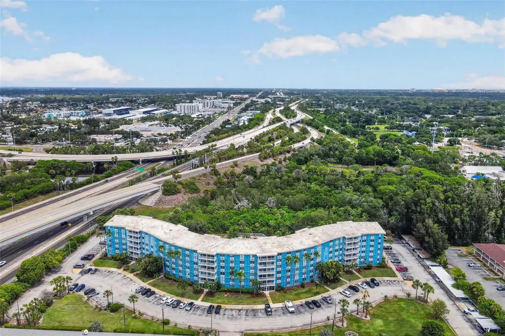 3315 58TH AVENUE S #105 St Petersburg, FL 33712