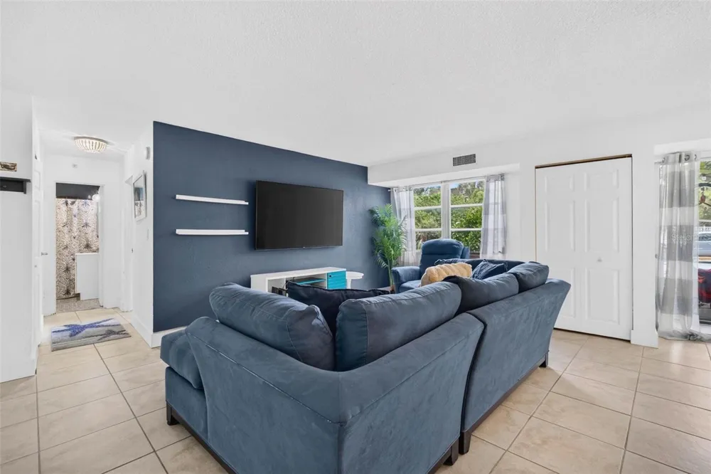 3315 58TH AVENUE S #105 St Petersburg, FL 33712